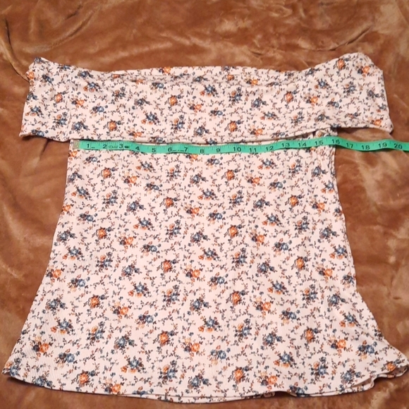 Cream Floral Off the Shoulder Top - Picture 2 of 3